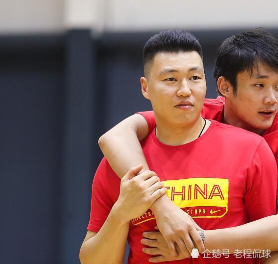  体操夜战：东城天虎队鏖战东海霹雳队，速度优势明显宿敌对话再升级