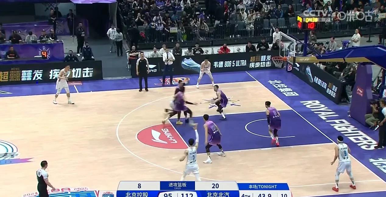 包含NBA总决赛关键战走向成谜，北京首钢单刀错失，引发热议，年轻球员获得机会的词条