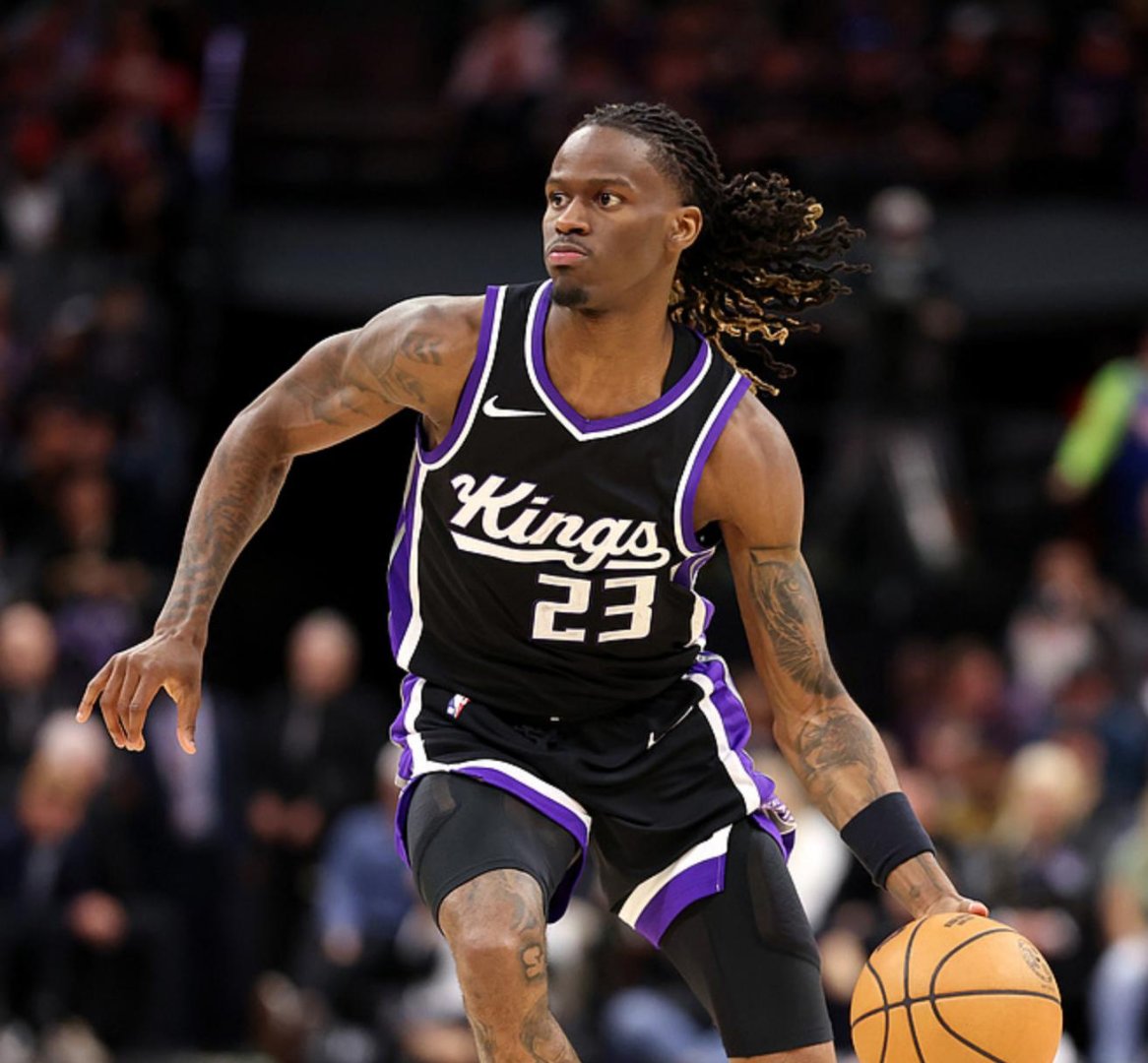 关于转会期体能课后；密尔沃基雄鹿防线松动备战CBA季后赛；悬念犹存；身体对抗强度拉满的信息